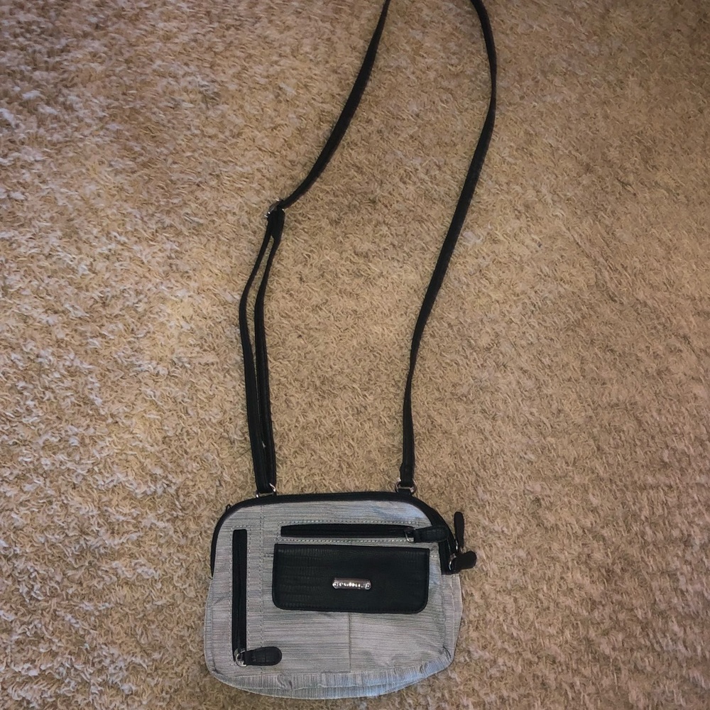 Super cute crossbody multi pocket
